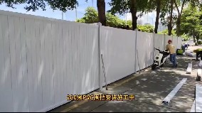 200米PVC圍擋送達現(xian)場(chang)安(an)裝(zhuang)使用(yong)